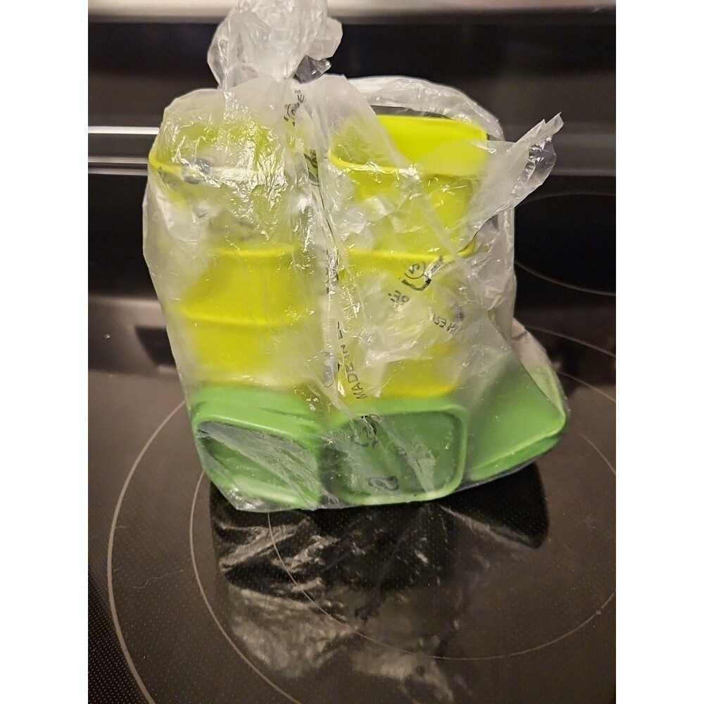 New In Bag Tupperware set of 8 Green Microwave Steamer 2 oz Ramekins W Lids